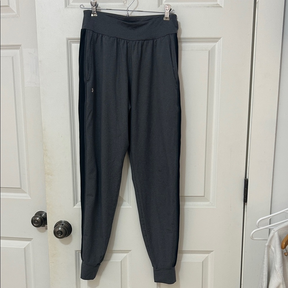 Under Armour men’s joggers size small gray black cuffs elastic waist band